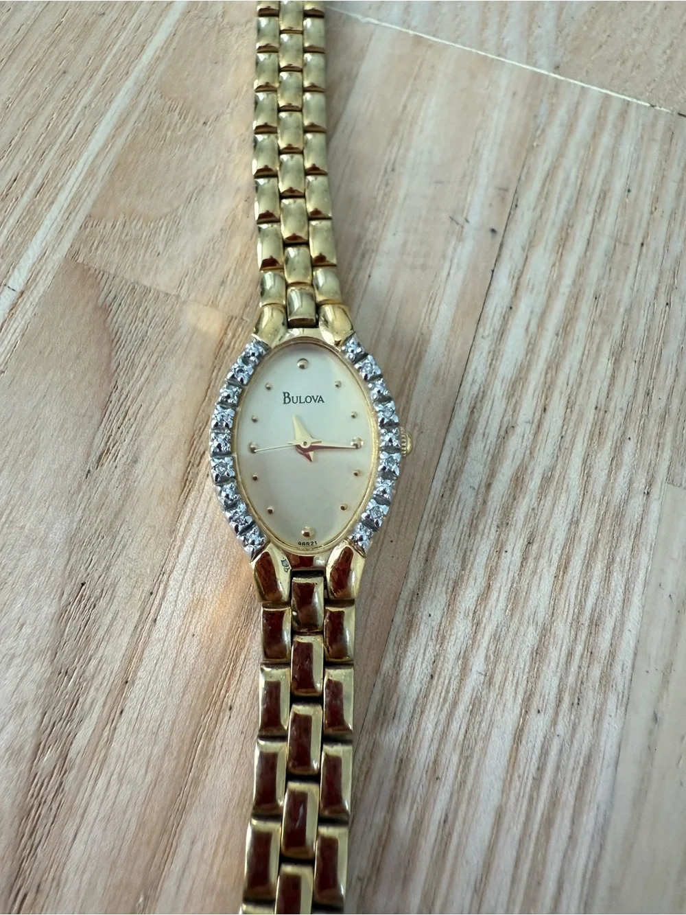Bulova ladies oval gold tone diamond dress watch NEW BATTERY